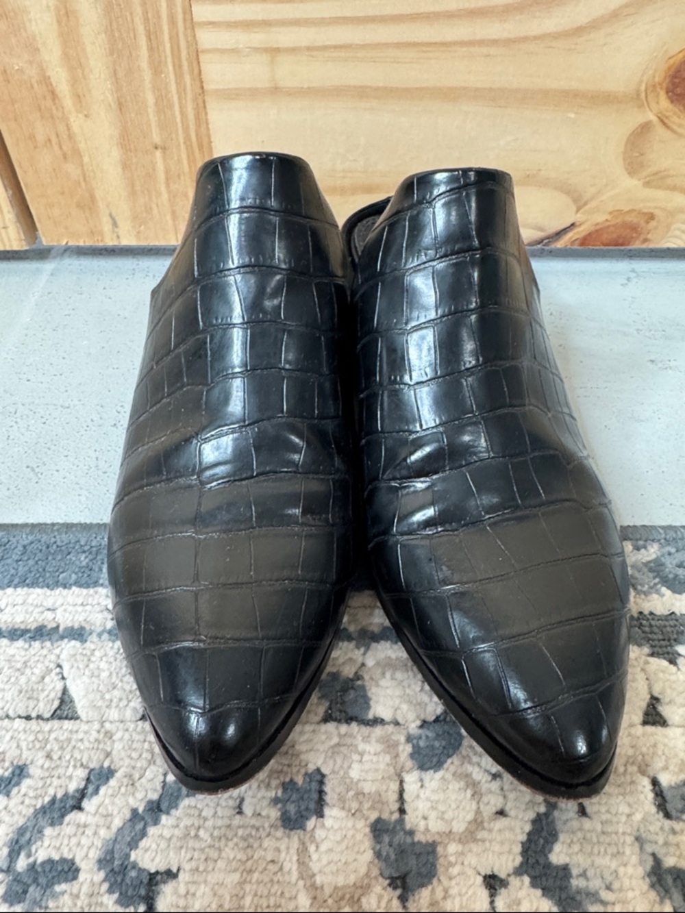 Women’s  Black Croc-Embossed Pointed Derby Shoes